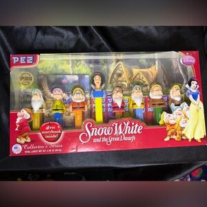 Disney Snow White and the Seven Dwarfs Limited Edition Collectors Series Pez set